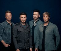 Westlife推出新单曲《Alone Together》,粉丝猜测Mark Feehily是Masked Singer中的Robobunny